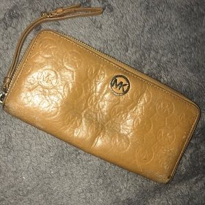 Michael Kors wristlet